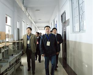 國家首席獸醫(yī)師于康震、吉林省畜牧業(yè)管理局領(lǐng)導檢查執(zhí)業(yè)獸醫(yī)資格考試工作