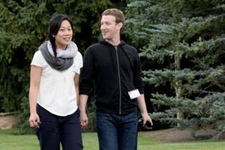 Facebook��ϯ��(zh��)�й��R��&middot;���˲������������ϣ��&middot;��򼲿����ľ�ٛ2500�f��Ԫ�����ڿ������������顣