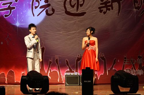 ���̴�ˎ�W(xu��)Ժӭ�����(hu��)