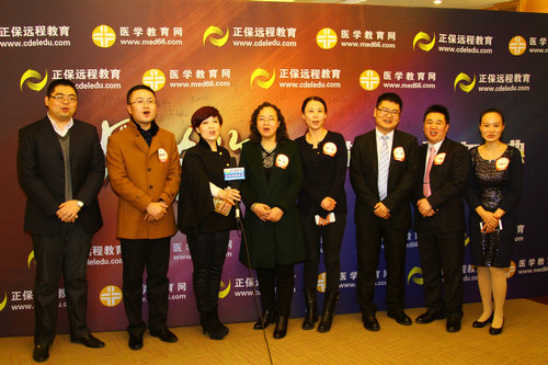 醫(yī)學(xué)教育網(wǎng)專業(yè)師資團隊代表現(xiàn)場合影