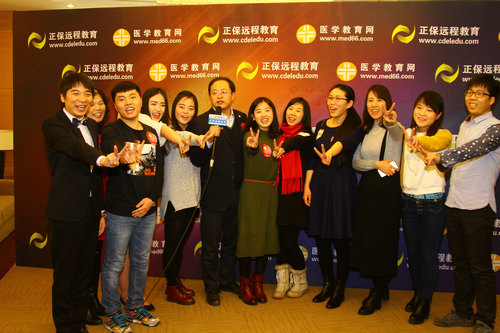 醫(yī)學(xué)教育網(wǎng)眾小編在梁總的帶領(lǐng)下獻上祝福