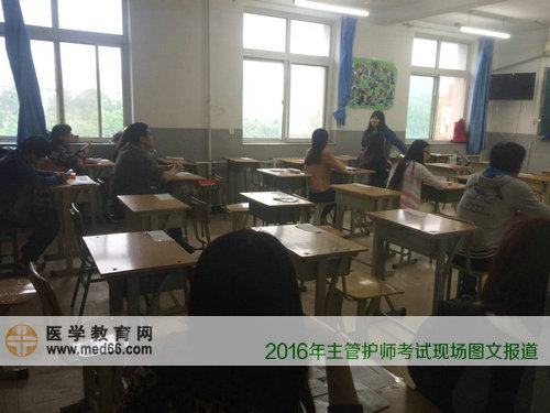 2016年主管護(hù)師考試考生進(jìn)入考場準(zhǔn)備考試