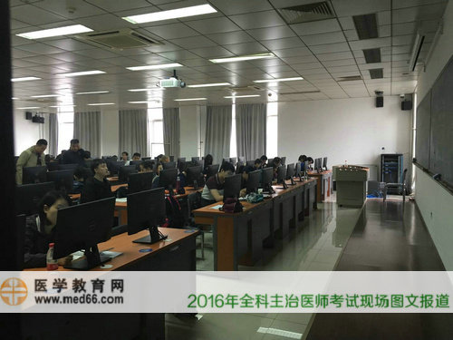 考生陸續(xù)就坐，考試即將正式開始！