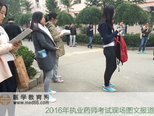 備戰(zhàn)執(zhí)業(yè)藥師考試的準媽媽