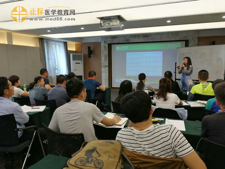 醫(yī)學(xué)教育網(wǎng)鴻雁老師親臨授課，中西醫(yī)醫(yī)師技能密訓(xùn)班學(xué)員認真聽講