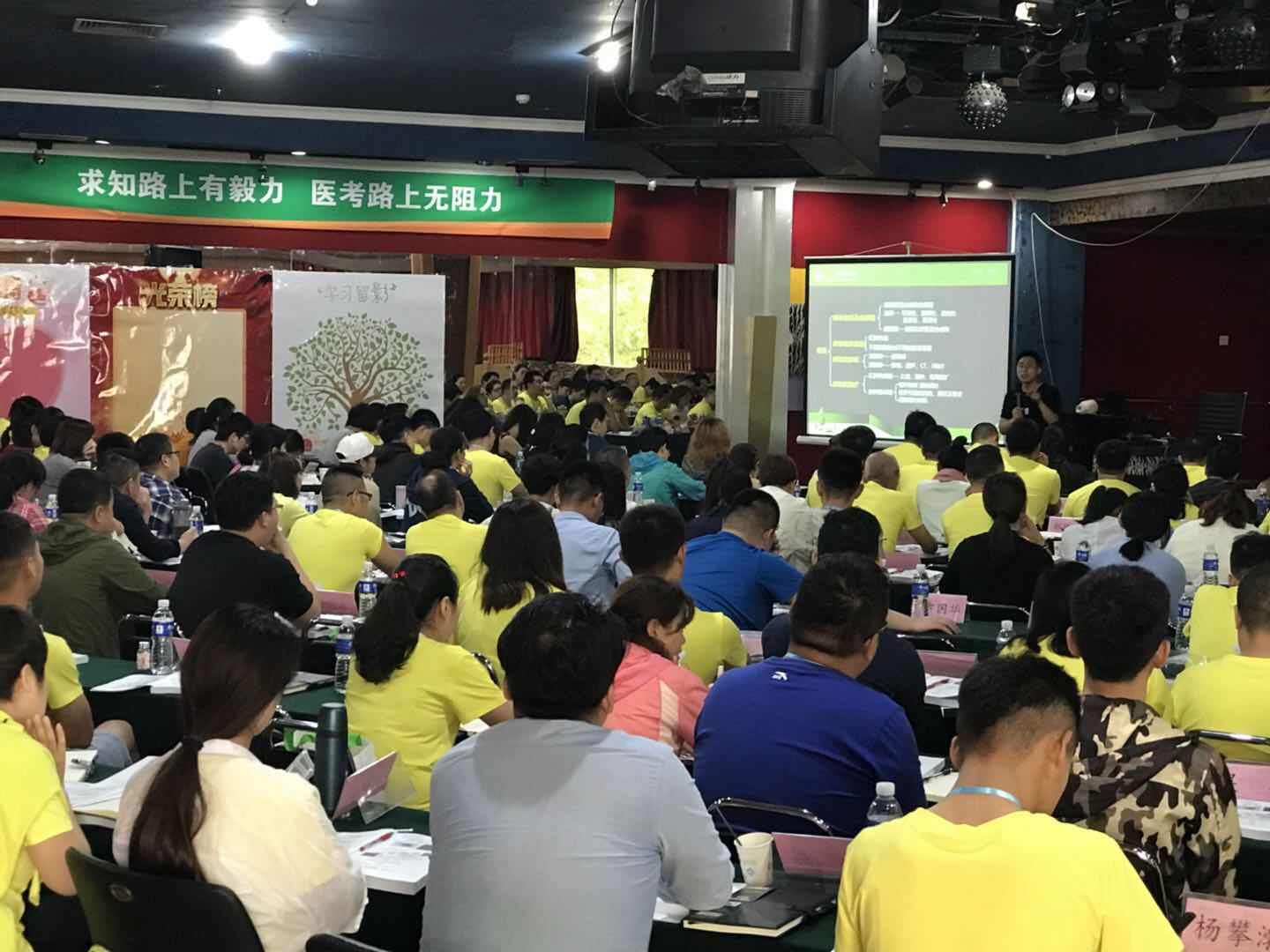 醫(yī)學(xué)教育網(wǎng)2018年口腔執(zhí)業(yè)/助理醫(yī)師資格面授旗艦班開班啦！