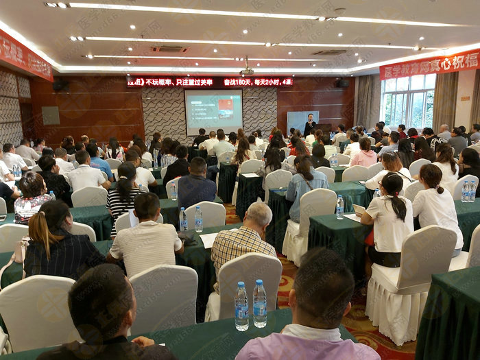 現(xiàn)場報(bào)道！錢韻文執(zhí)業(yè)中藥師面授體驗(yàn)營成都開講啦！