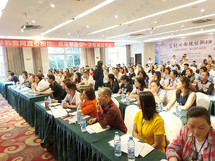 現(xiàn)場報(bào)道！錢韻文執(zhí)業(yè)中藥師面授體驗(yàn)營成都開講啦！