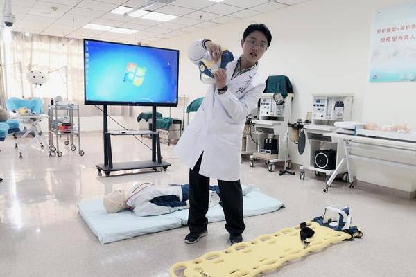 2019年濟(jì)寧醫(yī)學(xué)院附屬醫(yī)院臨床技能授課比賽暨住培臨床技能指導(dǎo)教師遴選活動(dòng)成功舉辦