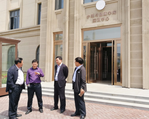 唐山市衛(wèi)健委副主任任禾一行蒞臨曹職院考察指導國家醫(yī)師資格考試實踐技能考試基地籌備工作