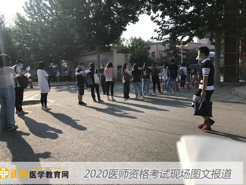 考生入場(chǎng) 考生入場(chǎng)