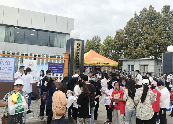 2020護(hù)士考試現(xiàn)場排隊進(jìn)入考場