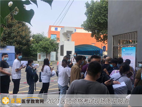 排隊(duì)進(jìn)場(chǎng) 排隊(duì)進(jìn)場(chǎng)