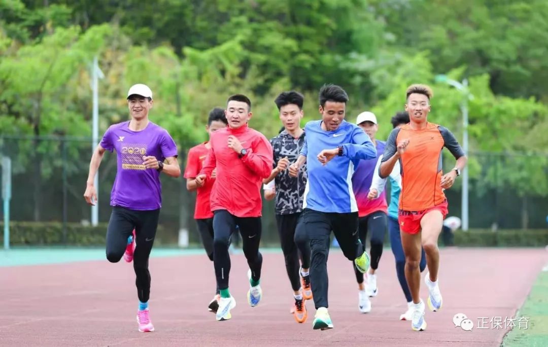 抵達(dá)仁壽后，正保的小伙子們在場地進(jìn)行賽前訓(xùn)練