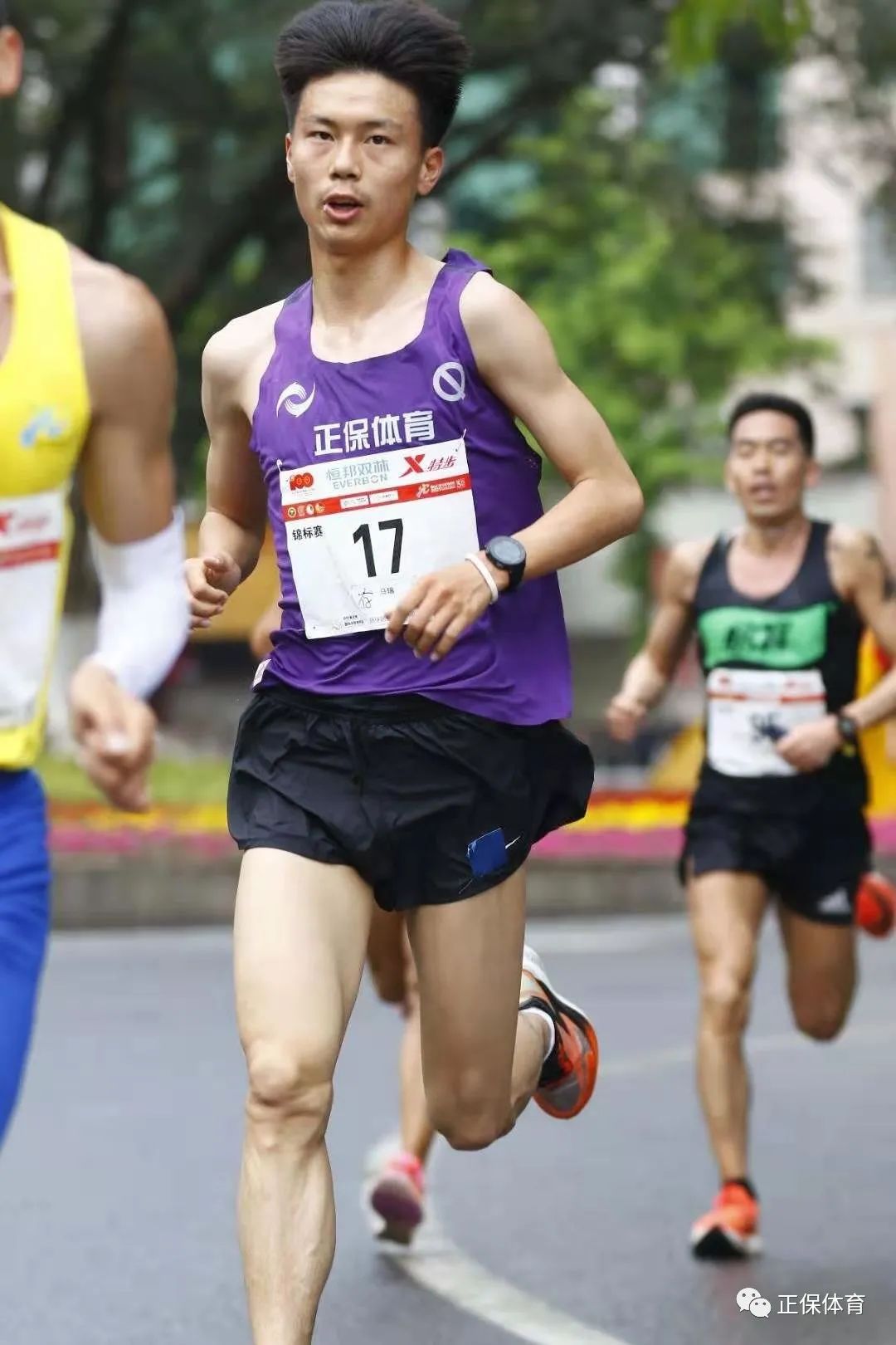 其中，馬瑞跑到了1小時(shí)06分05秒，將個(gè)人最好成績提高了4分鐘。